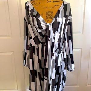 NEW W/ NO TAGS Pretty Twisted  Knot Front Tunic